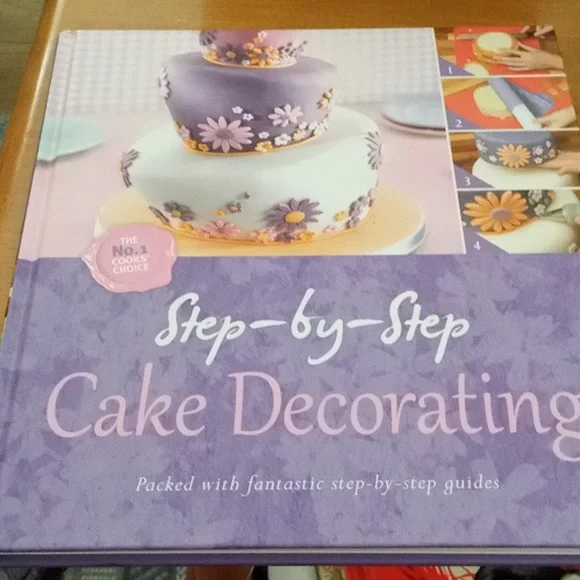 Step-by-Step Cake Decorating - Picture 1 of 4